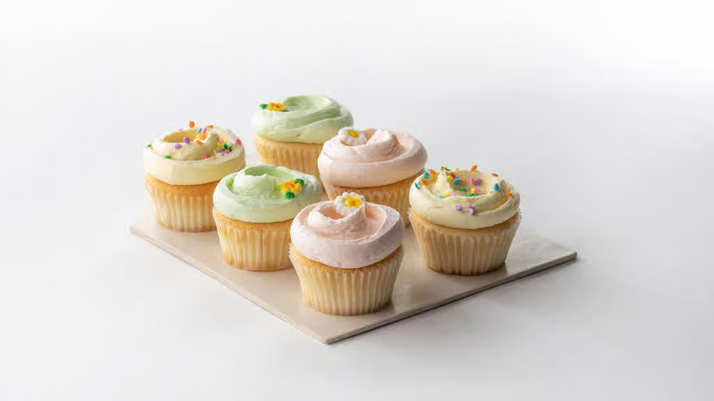 Vanilla Cupcakes w/ Vanilla Buttercream - 6 Count