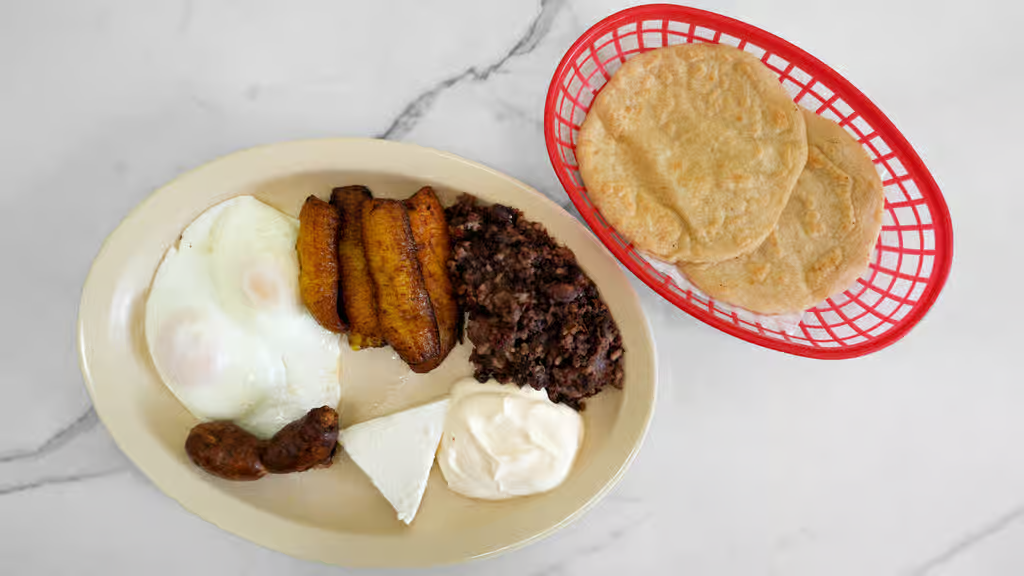 Desayuno Salvadoreño / Salvadorian Breakfast