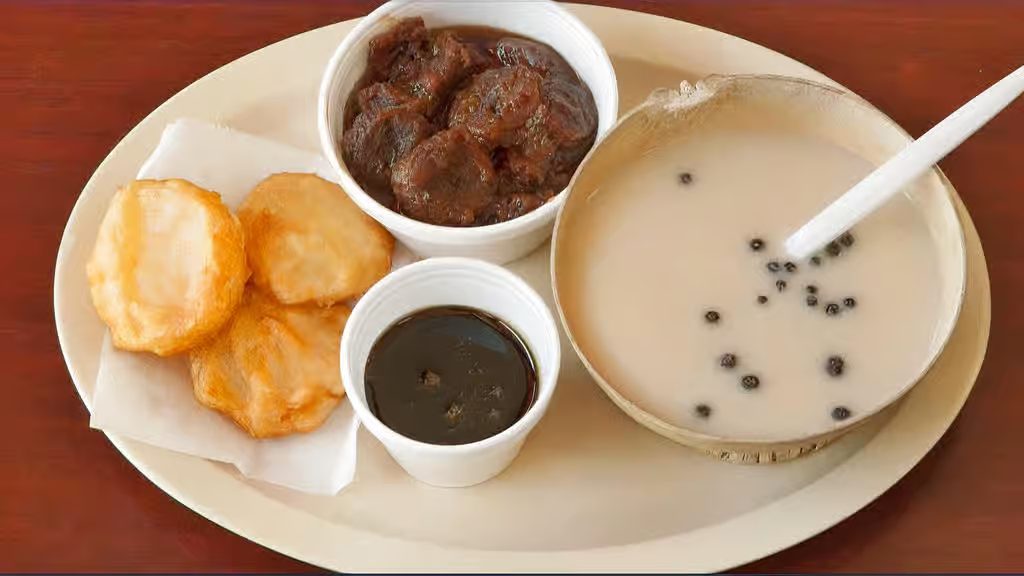 Chilate Con Nuégados y Plátano en miel / Chilate with Nuégados and Fried Plantain