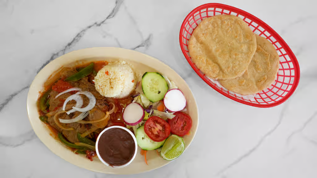 Bistec Encebollado / Steak with Onion