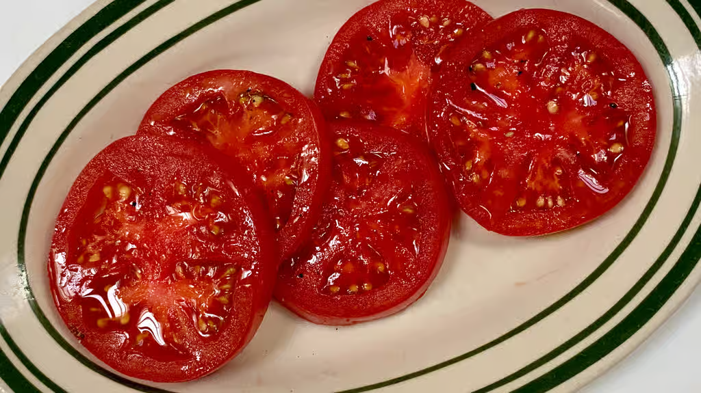 sliced tomato